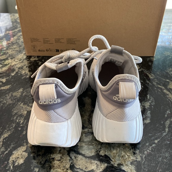 Adida’s Kaptir Sneaker - Picture 5 of 7